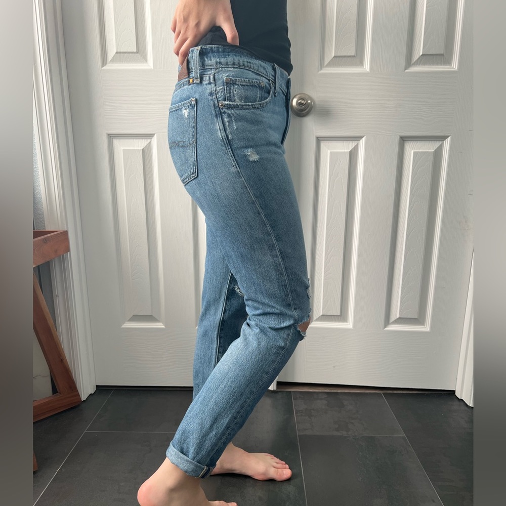 Lucky Brand “Sienna” Slim Boyfriend distressed  Jeans, Size 2/26